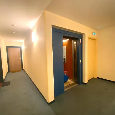 Le Rive Droite - Studio Equipe Centre - 83 Apartment